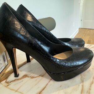 Cole Haan size 7.5 black leather pump great condition